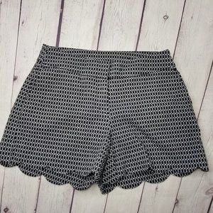 NWOT ATTYRE Mackenzie Scallop Shorts Stretchy SZ 4
